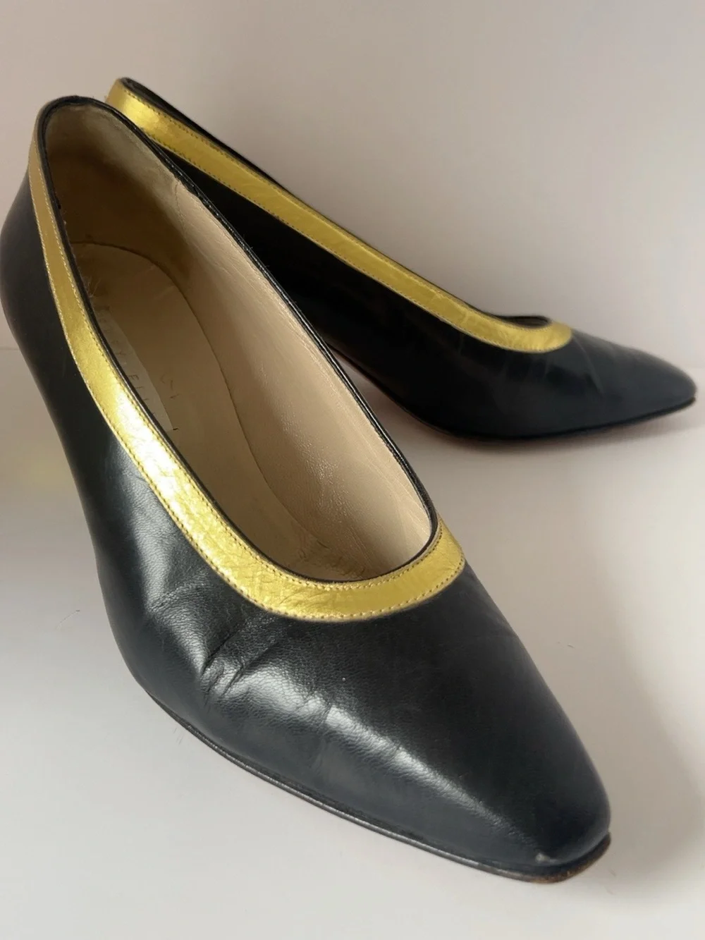 Perry Ellis Black Gold Leather Square Toe Pumps 9B Made in Italy Vintage